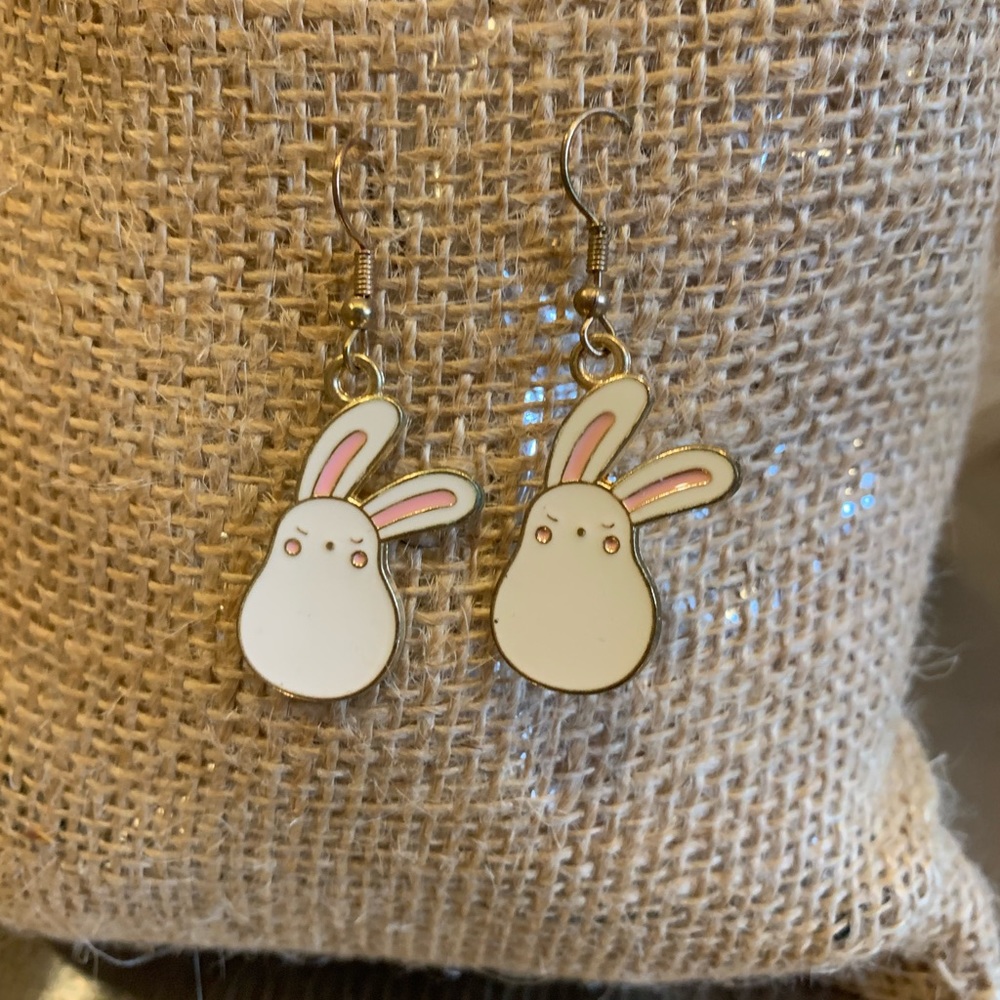 cute chubby bunny earrings! 🐰
